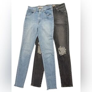 2 pairs of Levi’s skinny and super skinny jeans black and light wash